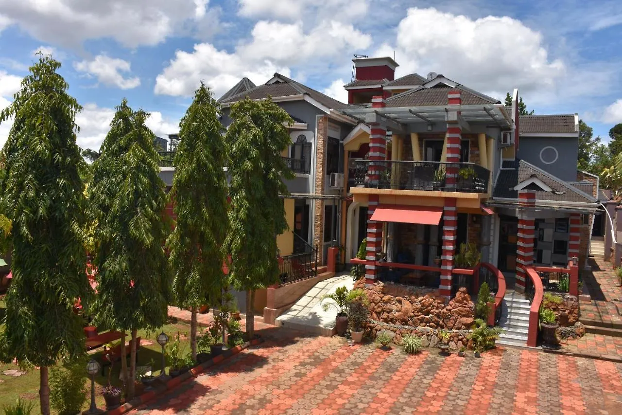 Pent House Inn Namugongo Kasiyirize Hotel